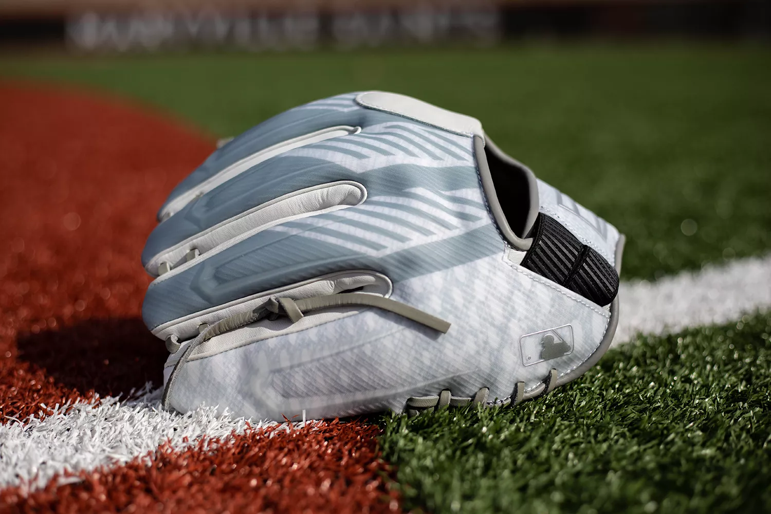 Rawlings 11.75" REV1X Series Fastpitch Glove 2023 5 Rawlings 11.75" REV1X Series Fastpitch Glove 2023 - Image 3