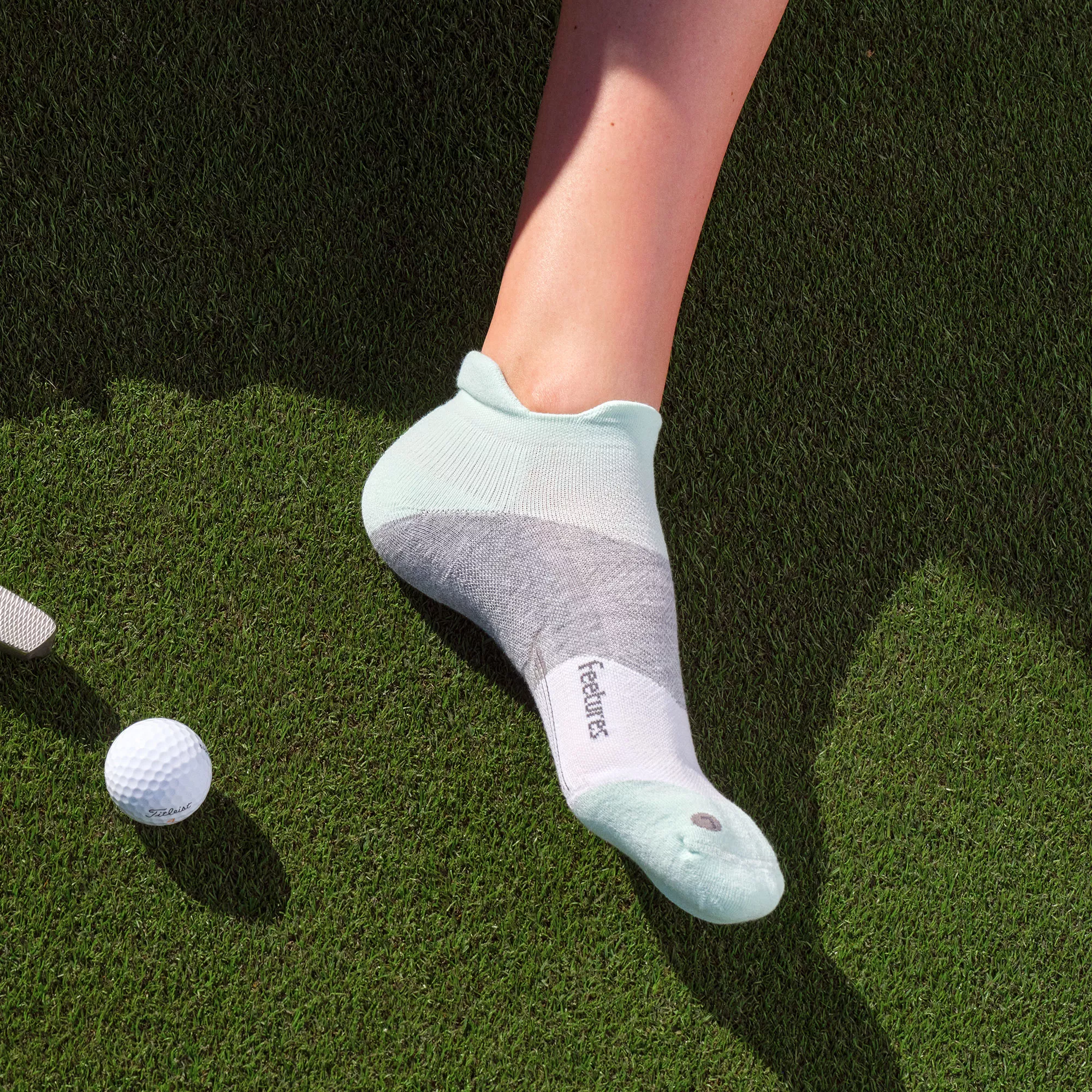 Feetures! Women's Elite Max Cushion No Show Tab Golf Socks 4 Feetures! Women's Elite Max Cushion No Show Tab Golf Socks - Image 2
